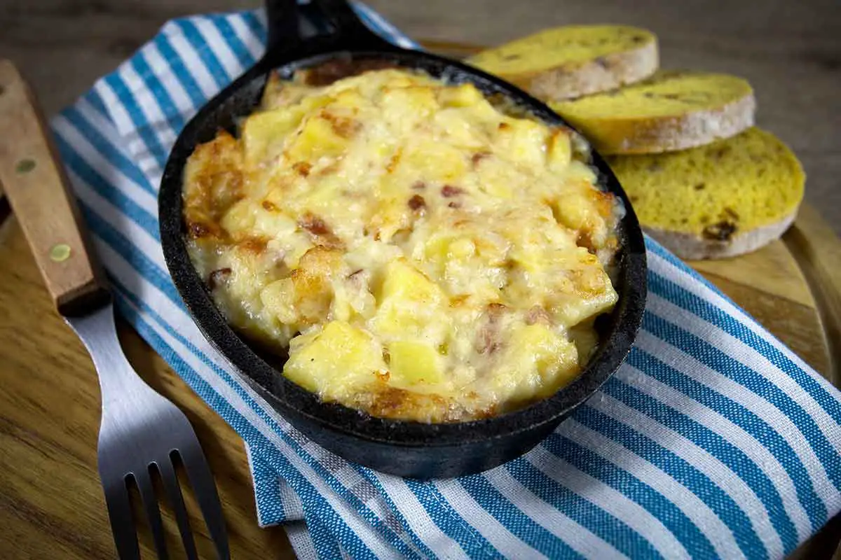 recette de la tartiflette tradiitonnelle de haute savoie