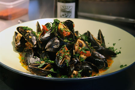 Moules à la chermoula aux citrons confits