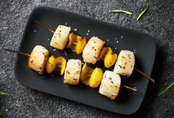 Brochettes de noix de saint Jacques au romarin et citron