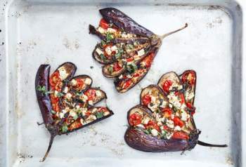 Salade d'aubergines grillées à la féta et aux tomates confites